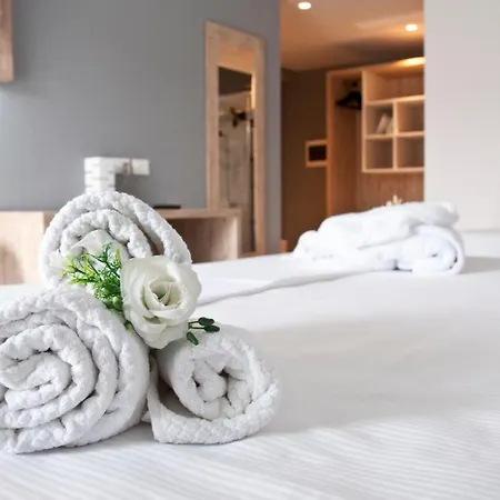 Ambruosi Village & 4*