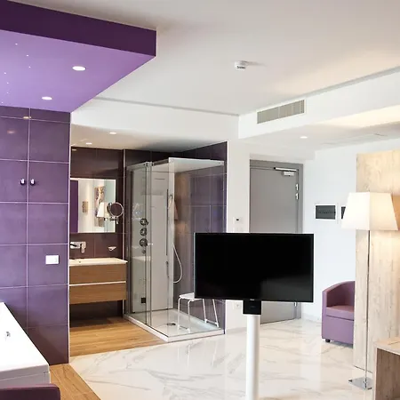 Ambruosi Village & 4*