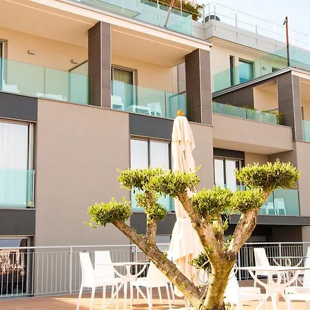 リゾート Ambruosi Village &