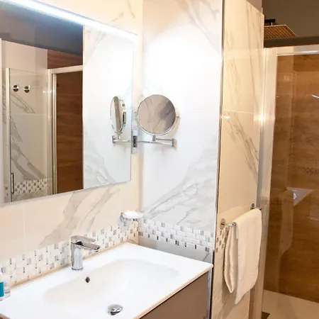 Ambruosi Village & 4*